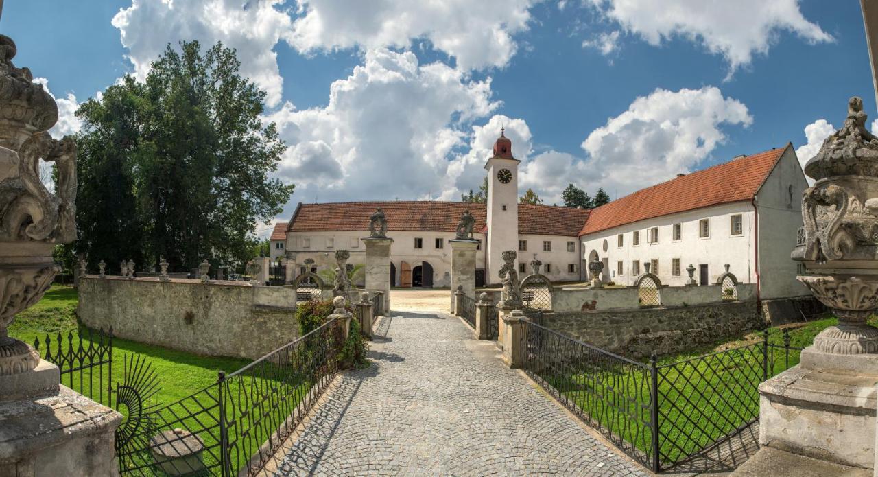Hotel Annahof Domasov Luaran gambar